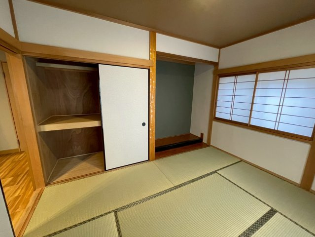 ３沿線徒歩圏内●リフォーム完了で即入居ＯＫ●並列駐車２台可能●伏見区桃山町遠山　の和室|和室押入