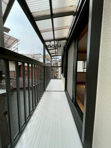 ３沿線徒歩圏内●リフォーム完了で即入居ＯＫ●並列駐車２台可能●伏見区桃山町遠山　のバルコニー|ベランダ