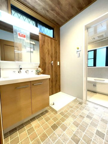 ３沿線徒歩圏内●リフォーム完了で即入居ＯＫ●並列駐車２台可能●伏見区桃山町遠山　の洗面所|洗面室