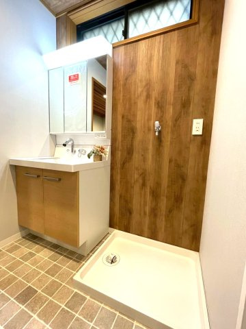 ３沿線徒歩圏内●リフォーム完了で即入居ＯＫ●並列駐車２台可能●伏見区桃山町遠山　の洗面所|洗濯機置き場