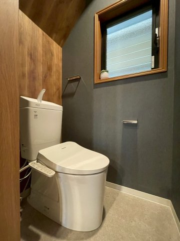 ３沿線徒歩圏内●リフォーム完了で即入居ＯＫ●並列駐車２台可能●伏見区桃山町遠山　のトイレ|トイレ