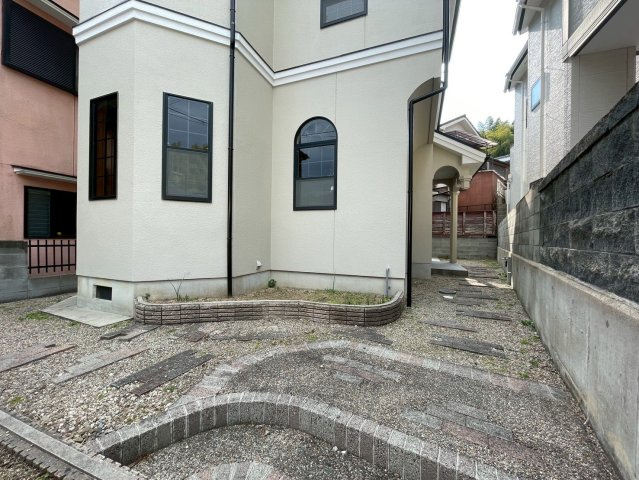 ３沿線徒歩圏内●リフォーム完了で即入居ＯＫ●並列駐車２台可能●伏見区桃山町遠山　の庭|庭