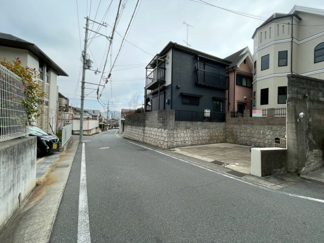 ３沿線徒歩圏内●リフォーム完了で即入居ＯＫ●並列駐車２台可能●伏見区桃山町遠山　の前面道路含む現地写真|前道