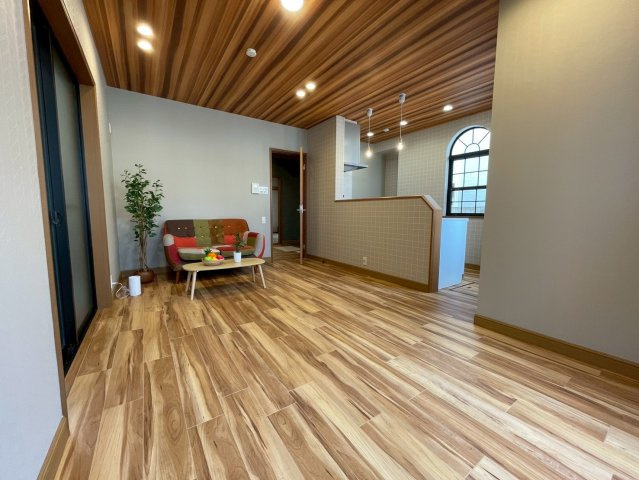 ３沿線徒歩圏内●リフォーム完了で即入居ＯＫ●並列駐車２台可能●伏見区桃山町遠山　の居間・リビング|リビング