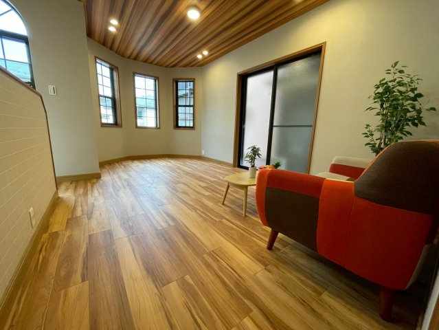 ３沿線徒歩圏内●リフォーム完了で即入居ＯＫ●並列駐車２台可能●伏見区桃山町遠山　の居間・リビング|リビング