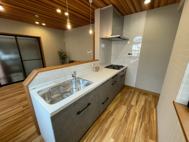 ３沿線徒歩圏内●リフォーム完了で即入居ＯＫ●並列駐車２台可能●伏見区桃山町遠山　のキッチン|キッチン