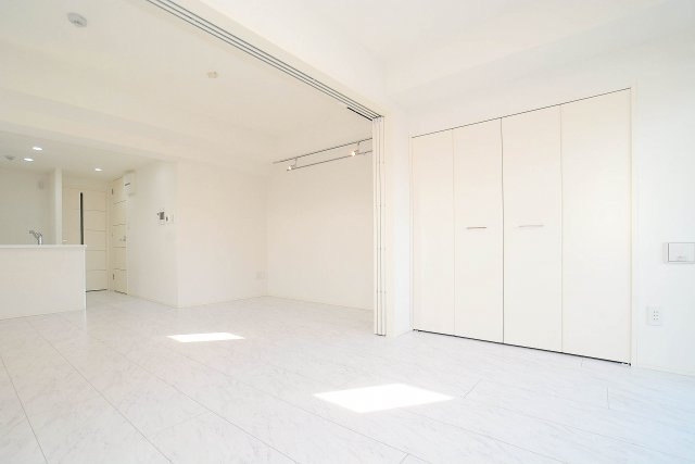 ステージグランデ向島の洋室