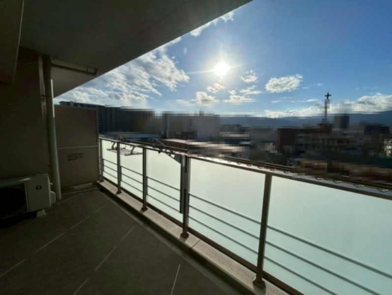 メイツブラン長岡京のバルコニー|奥行きのあるバルコニー、眺望も良好です◎