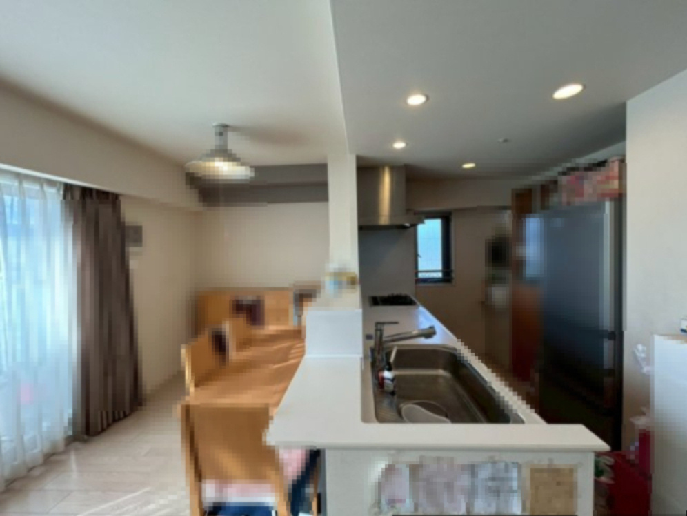 メイツブラン長岡京の居間・リビング|約16.1帖のLDK。室内綺麗にお使いです。