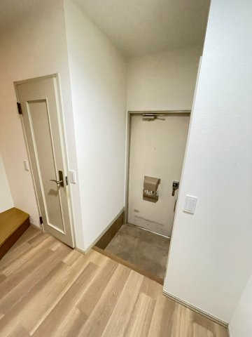 久留米市国分町のアパートの玄関