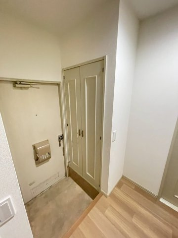 久留米市国分町のアパートの玄関