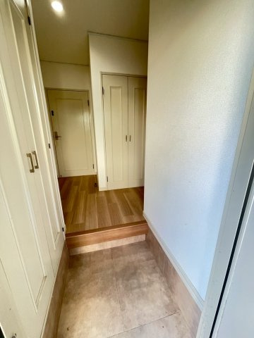 久留米市国分町のアパートの玄関