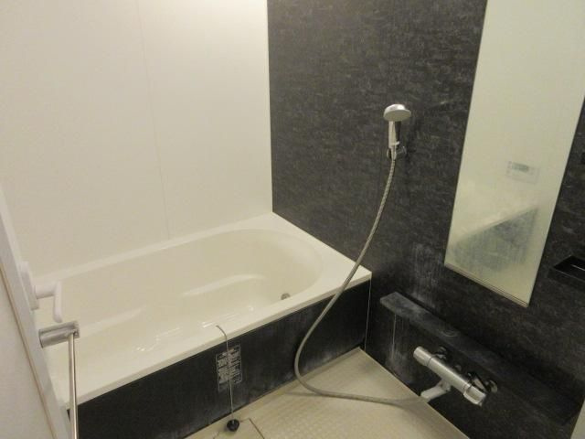 プレセダンヒルズ向島Ｅａｓｔの浴室