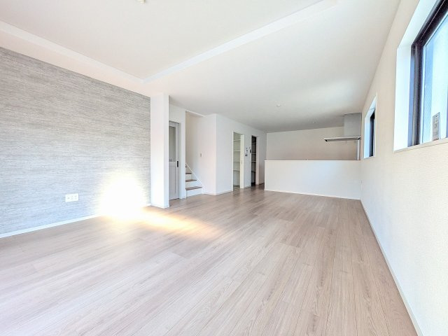 八王子市　緑町　新築一戸建て　９期の居間・リビング|～21.5帖の明るく開放感のあるLDK、家族団欒の時間をお過ごしいただけます～