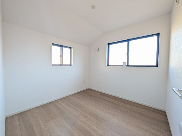 八王子市　緑町　新築一戸建て　９期の子供部屋|～2階4.5帖の洋室　2面採光で明るく風通しの良いお部屋です～