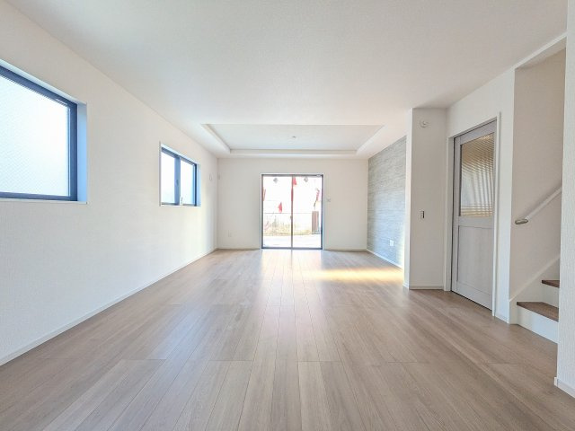 八王子市　緑町　新築一戸建て　９期の居間・リビング|～21.5帖の明るく開放感のあるLDK、家族団欒の時間をお過ごしいただけます～