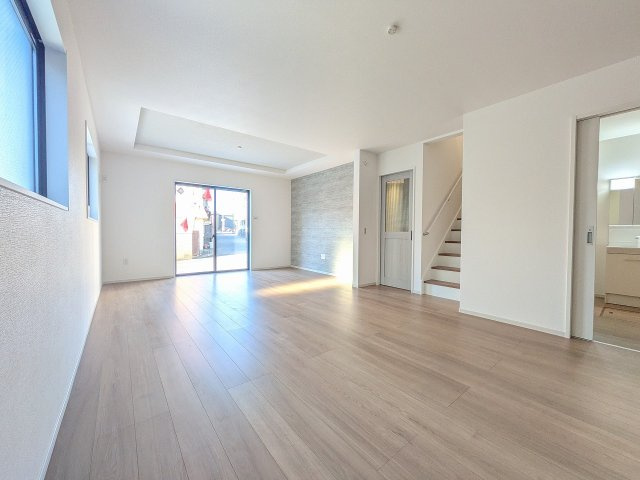 八王子市　緑町　新築一戸建て　９期の居間・リビング|～21.5帖の明るく開放感のあるLDK、家族団欒の時間をお過ごしいただけます～