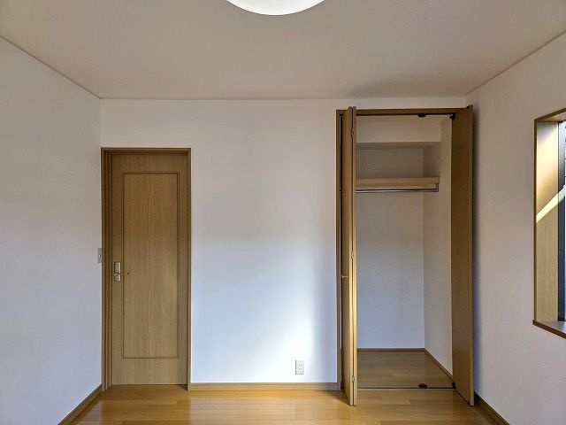 高知市北竹島町　中古住宅の洋室