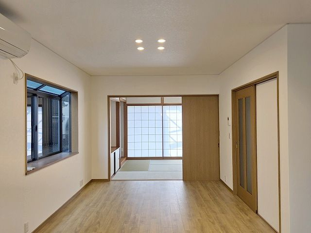 高知市北竹島町　中古住宅の居間・リビング