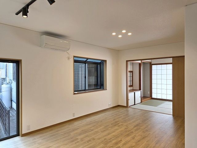 高知市北竹島町　中古住宅の居間・リビング