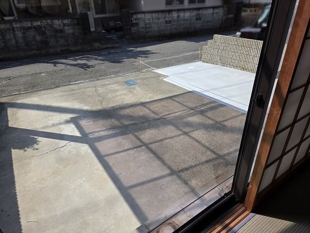 高知市北竹島町　中古住宅の駐車場
