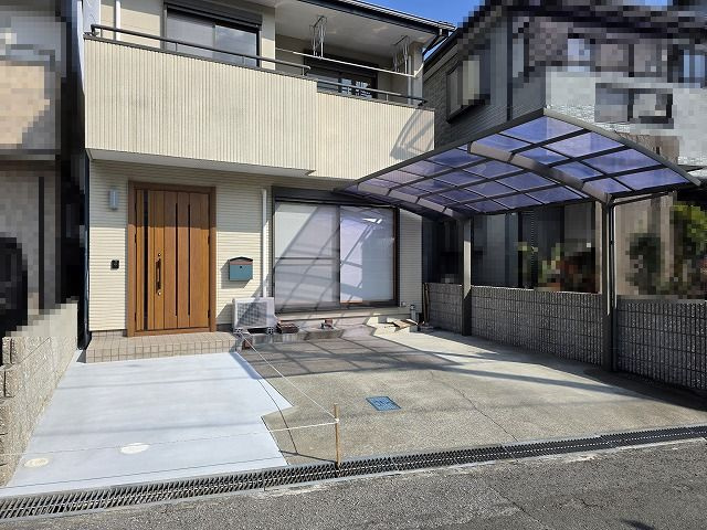 高知市北竹島町　中古住宅の駐車場