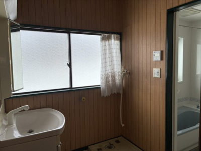 【独立洗面台】 | 川西町上小松　二階建て中古住宅
