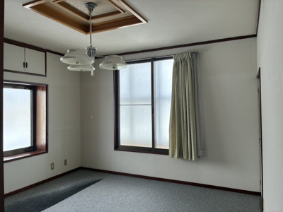 【洋室】 | 川西町上小松　二階建て中古住宅