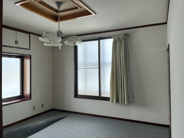 【洋室】 | 川西町上小松　二階建て中古住宅