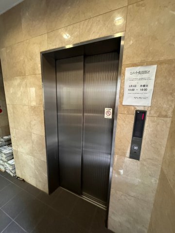 アルファ西天満 のロビー