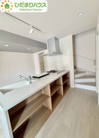 流山市初石　ウィザースガーデン　新築戸建　1号棟の居間・リビング|リビング階段は、家族が自然と顔を合わせらるので、コミュニケーションUP！！								
