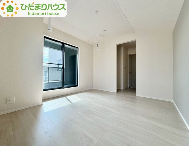 流山市初石　ウィザースガーデン　新築戸建　1号棟の洋室|バルコニーに面していて、たっぷり光りの入る明るい主寝室です！								
