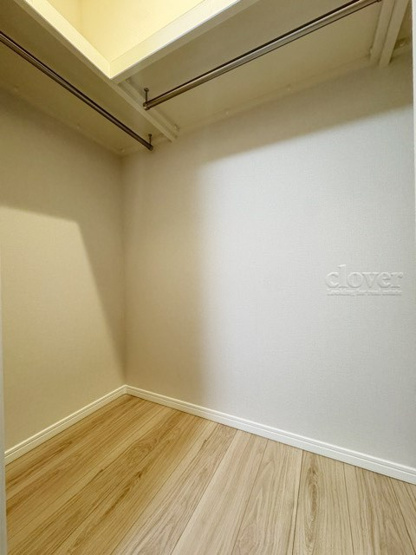 【収納】 | 清水ビル | 多くの方があこがれる、ウォークインクローゼット。これだけのスペースがあれば、洋服だけではなくさまざまなものを収容できそうです。～即日のご見学可能～　お問合せはお気軽にどうぞ。