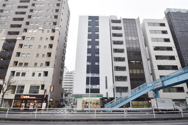 【外観】 | 清水ビル | 外観と前面道路の様子。～即日のご見学可能～　お問合せはお気軽にどうぞ。
