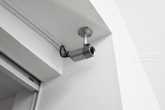 【防犯設備】 | 清水ビル | 建物や敷地の隅々に目を光らせる防犯カメラが設置されています。現地を見学される際には、カメラの存在やその台数にも意識を払ってみてください。～即日のご見学可能～　お問合せはお気軽にどうぞ。
