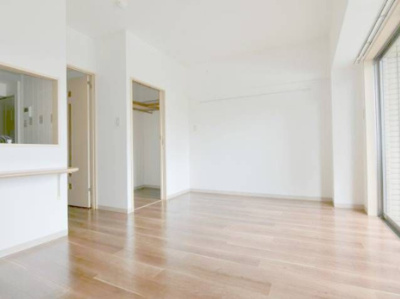 【居間・リビング】 | レニエ・ラ・ヴェルトゥ