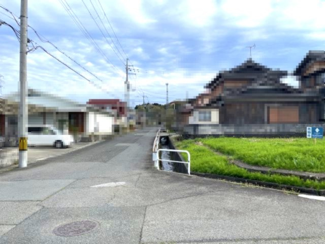 高島市今津町松陽台2丁目63坪売地の前面道路含む現地写真