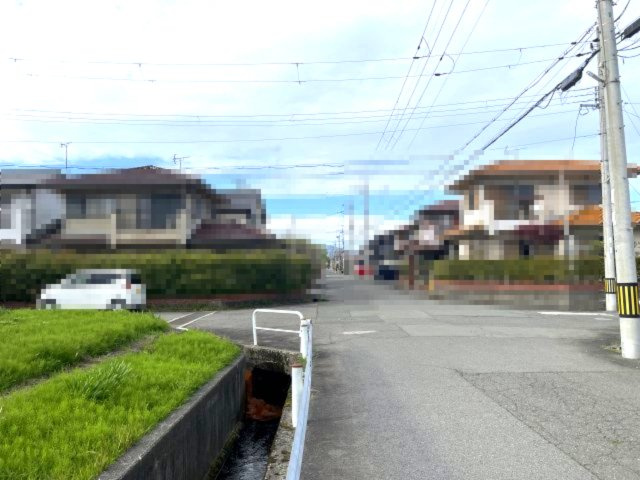高島市今津町松陽台2丁目63坪売地の前面道路含む現地写真