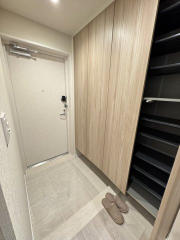 グランドメゾン麻布一の橋　８Fの玄関