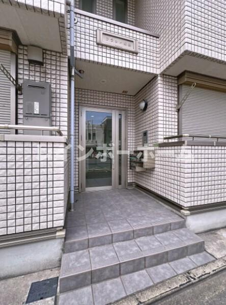 フラット梅島のエントランス