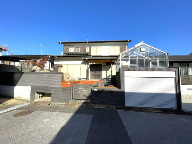 春野町平和　土地の外観|建物（現況空き家）は解体・撤去予定ですが、管理は行き届いています。