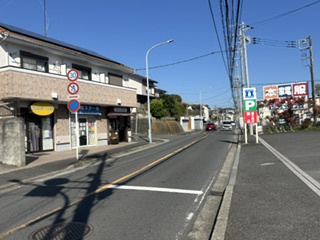 【前面道路含む現地写真】 | 横浜市栄区飯島町戸建 | 前面道路