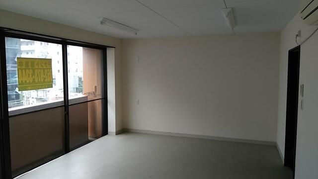 第二はとビルの内装