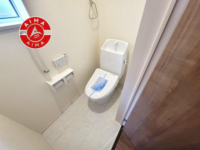 福岡市西区今宿上ノ原第1-7棟（3号棟）の内観：施工例|温水洗浄便座を完備しております。2ヶ所にトイレがあるのは朝の慌ただしい時間も安心です。