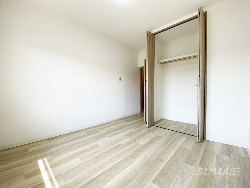 谷津遊園ハイツ　K棟の子供部屋|4.9帖の居室です☆