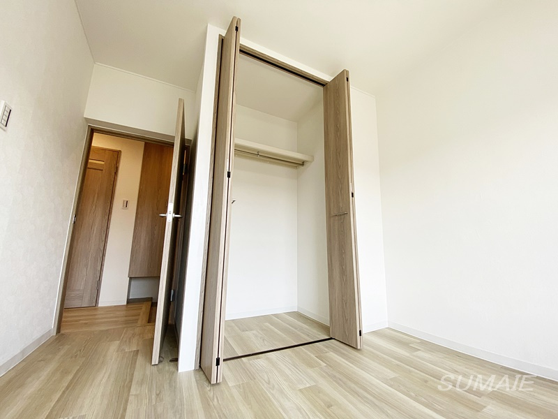 谷津遊園ハイツ　K棟の収納|4.9帖の居室のクローゼットです☆