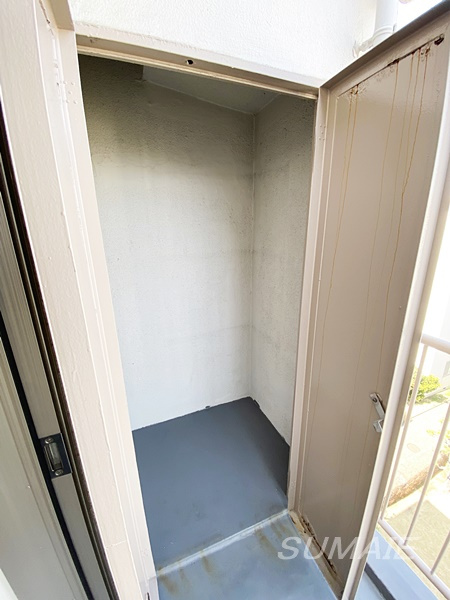 谷津遊園ハイツ　K棟の設備|キッチン側のトランクルームです☆