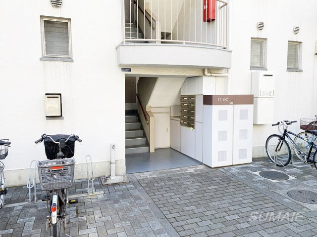 谷津遊園ハイツ　K棟のエントランス|入り口です☆