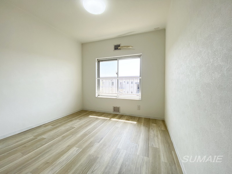 谷津遊園ハイツ　K棟の子供部屋|4.9帖の居室です☆