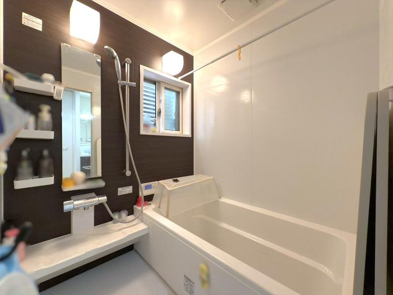 高知市薊野北町3丁目　中古戸建ての浴室